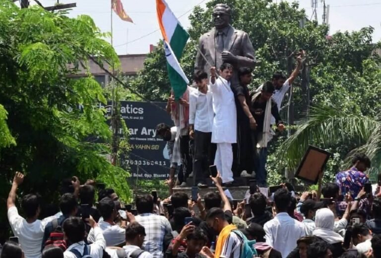 तेजप्रताप यादव गिरफ्तार, पुलिस ने दंगा फैलाने का लगाया आरोप, जानिए कैसे हुई कार्रवाई
