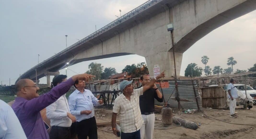 विक्रमशिला सेतु का निरीक्षण करते चेयरमैन