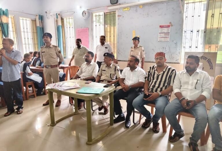 भागलपुर : सरकारी स्कूलों में ‘पुलिस दीदी’ अभियान, बच्चों को किया जागरूक