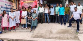 भागलपुर : क्षेत्रीय प्रबंधक के खिलाफ ग्रामीण बैंक कर्मियों का प्रदर्शन, मांगों को लेकर सौंपा ज्ञापन ग्रामीण बैंक के कर्मचारियों का प्रदर्शन