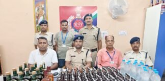 Bhagalpur: पैसेंजर ट्रेन के बैटरी बॉक्स से विदेशी व देसी शराब की बड़ी खेप बरामद भागलपुर आरपीएफ
