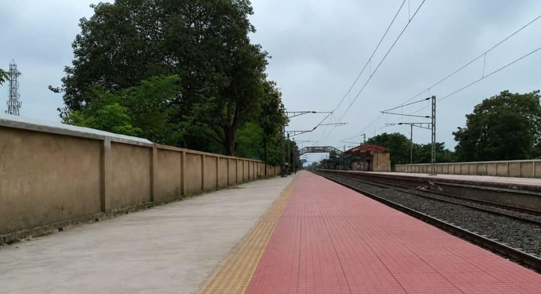 भगवानगोला स्टेशन का विस्तारित प्लेटफॉर्म