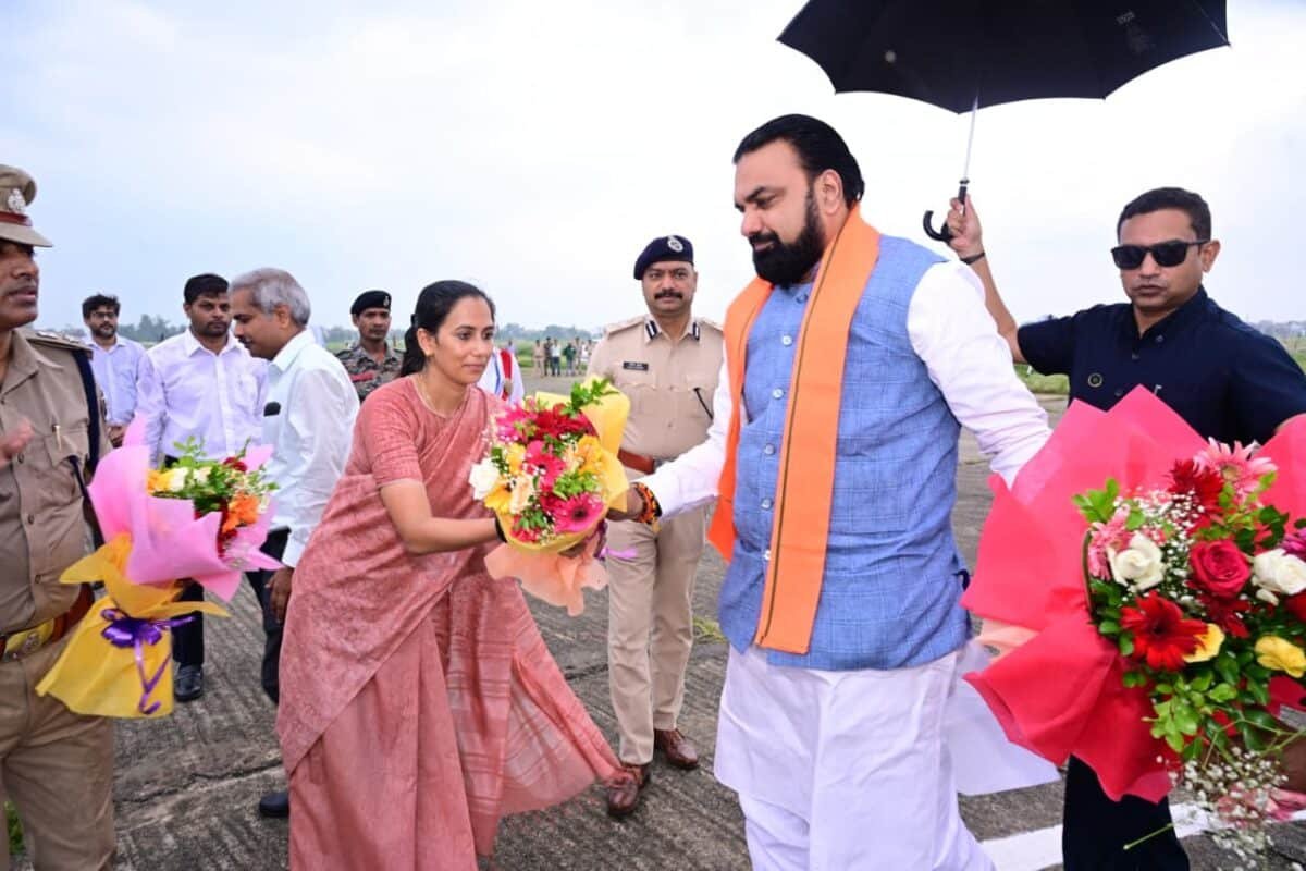 फरक्का बराज के सभी गेट खुले, मुख्यमंत्री ने बाढ़ प्रभावित क्षेत्रों का हवाई सर्वेक्षण कर लिया जायजा फरक्का बराज के सभी गेट खुले, मुख्यमंत्री ने बाढ़ प्रभावित क्षेत्रों का हवाई सर्वेक्षण कर लिया जायजा CM Samrat Choudhary 3