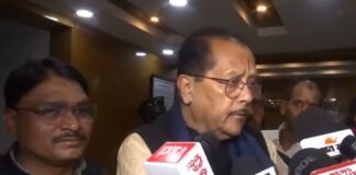 छात्रों से वार्ता के लिए कमेटी नहीं