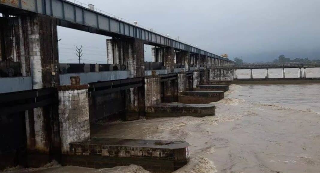 गंडक में 3 मीटर ऊंची लहर का खतरा