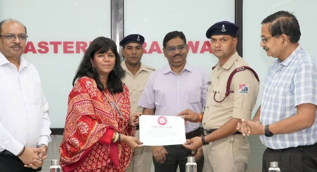 जसीडीह स्टेशन पर आरपीएसएफ जवान
