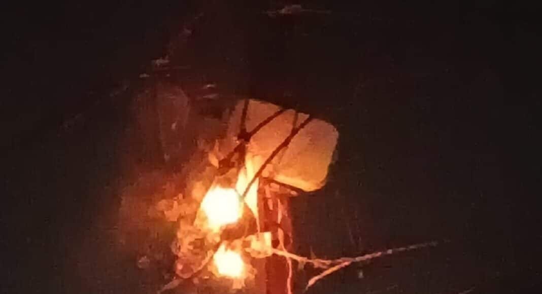 हबीबपुर में बिजली तार में आग