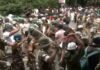 JPSC Student Protest: पुलिस के लाठीचार्ज और वाटर कैनन का नहीं पड़ा असर, बोतलें फेंकने लगे छात्र छात्रों का आक्रोश उफान पर