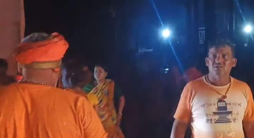 लखीसराय में कांवरियों की बस सड़क से उतरी