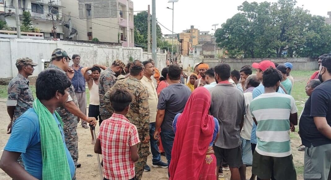 टीएनबी कॉलेजिएट मैदान में बाढ़ विस्थापित.