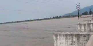 नेपाल की बाढ़ से गंडक का बदला मिजाज, 36 गेट खुले; 3 मीटर लहरों का खतरा, 8 जिले अलर्ट नेपाल की बाढ़ से गंडक का बदला मिजाज.