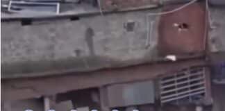 Video: 16 सेकेंड में ढही दो मंजिला इमारत, कैमरे में कैद हुआ नेपाल बाढ़ का भयावह मंजर नेपाल बाढ़ में नदी में गिरती दो मंजिला इमारत.