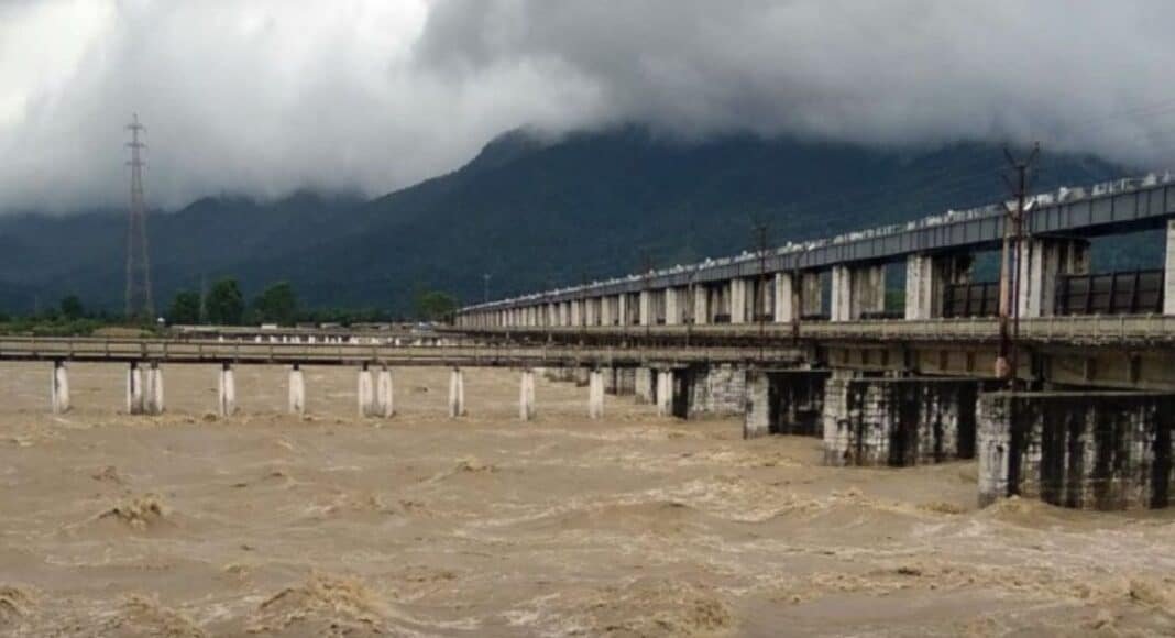 नेपाल बाढ़ के बाद गंडक नदी का जल मार्ग