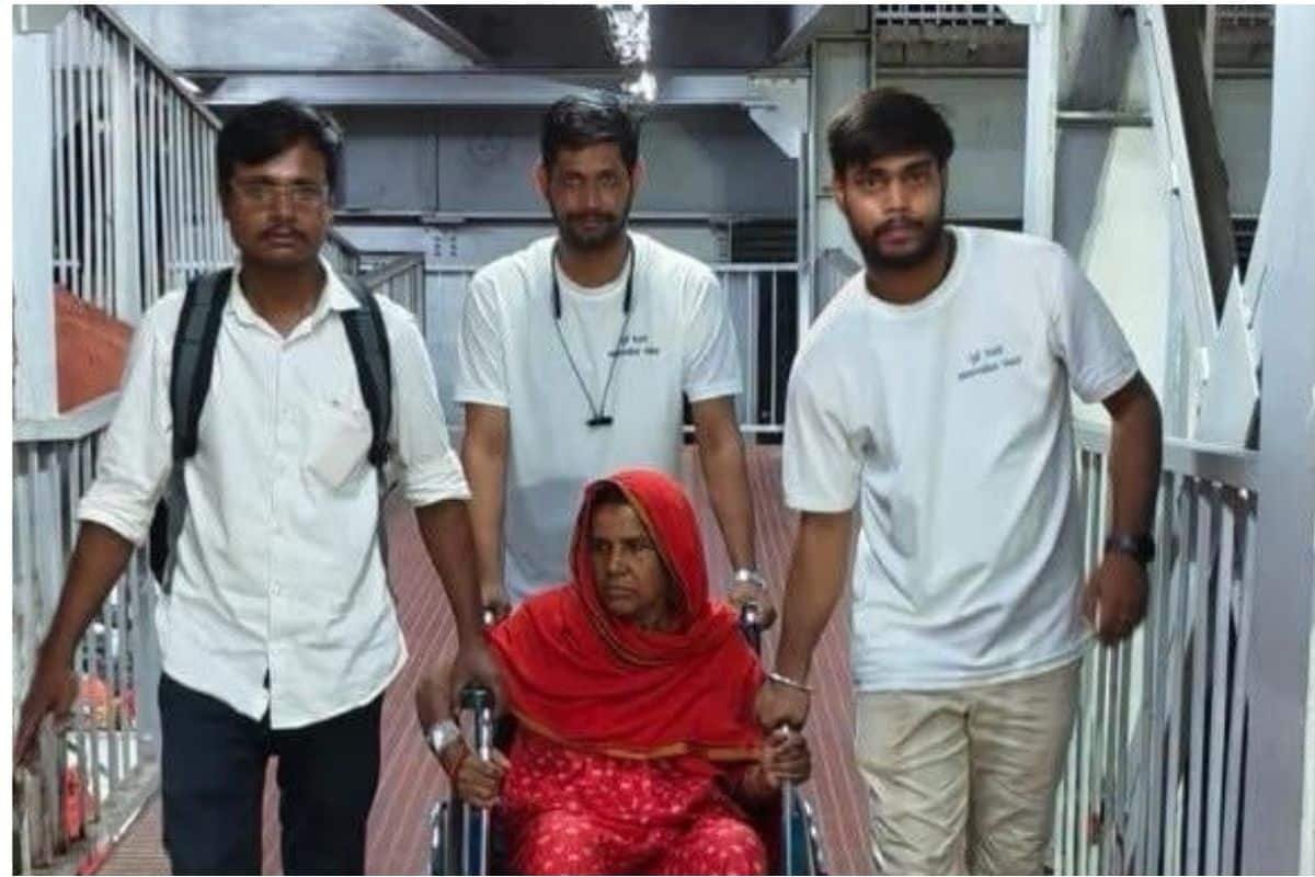 पूर्व रेलवे ने 75 लाख से ज्यादा श्रद्धालुओं को संभाला, 2075 मेला स्पेशल ट्रिप से आसान हुआ सफर पूर्व रेलवे ने 75 लाख से ज्यादा श्रद्धालुओं को संभाला, 2075 मेला स्पेशल ट्रिप से आसान हुआ सफर Shravan Mela 2026 4