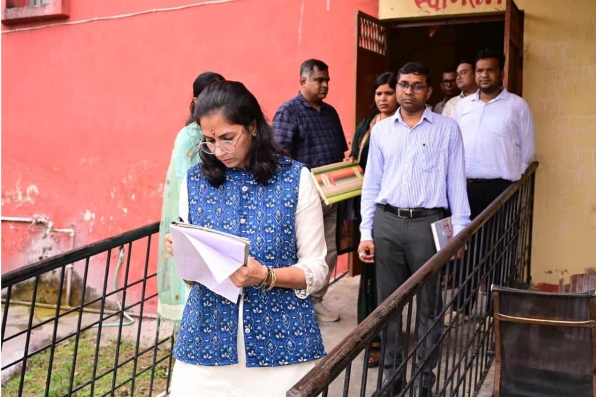 भागलपुर में पहले जीविका-सुधा बिक्री केंद्र का शुभारंभ, हर पंचायत में खुलेंगे ऐसे केंद्र भागलपुर में पहले जीविका-सुधा बिक्री केंद्र का शुभारंभ, हर पंचायत में खुलेंगे ऐसे केंद्र Sudha Sales Centre 2