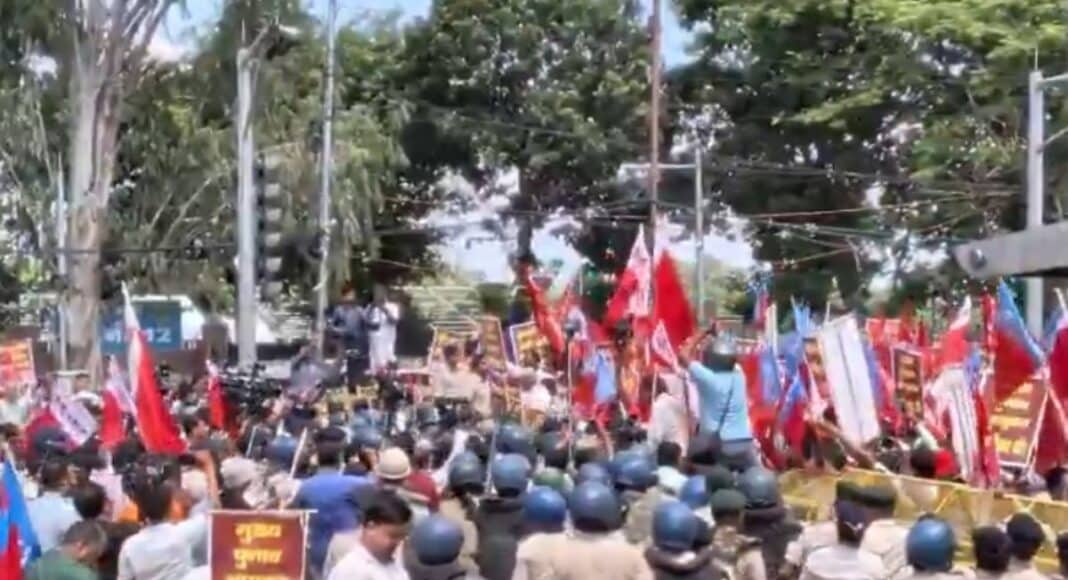 पटना में प्रदर्शन के दौरान पुलिस कार्रवाई