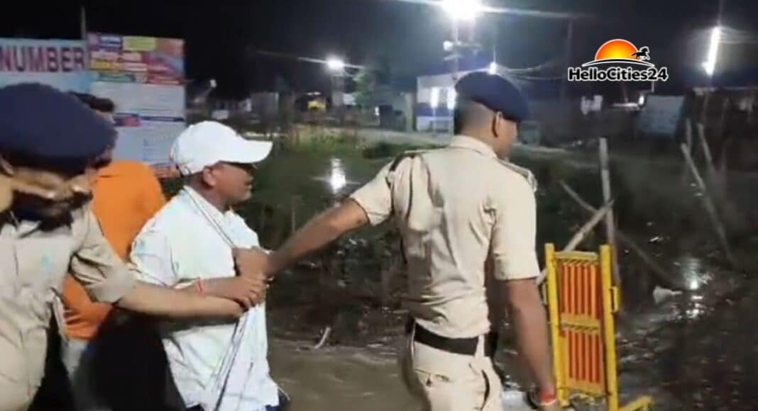 जहाज नहीं खुलने पर यात्रियों का हंगामा
