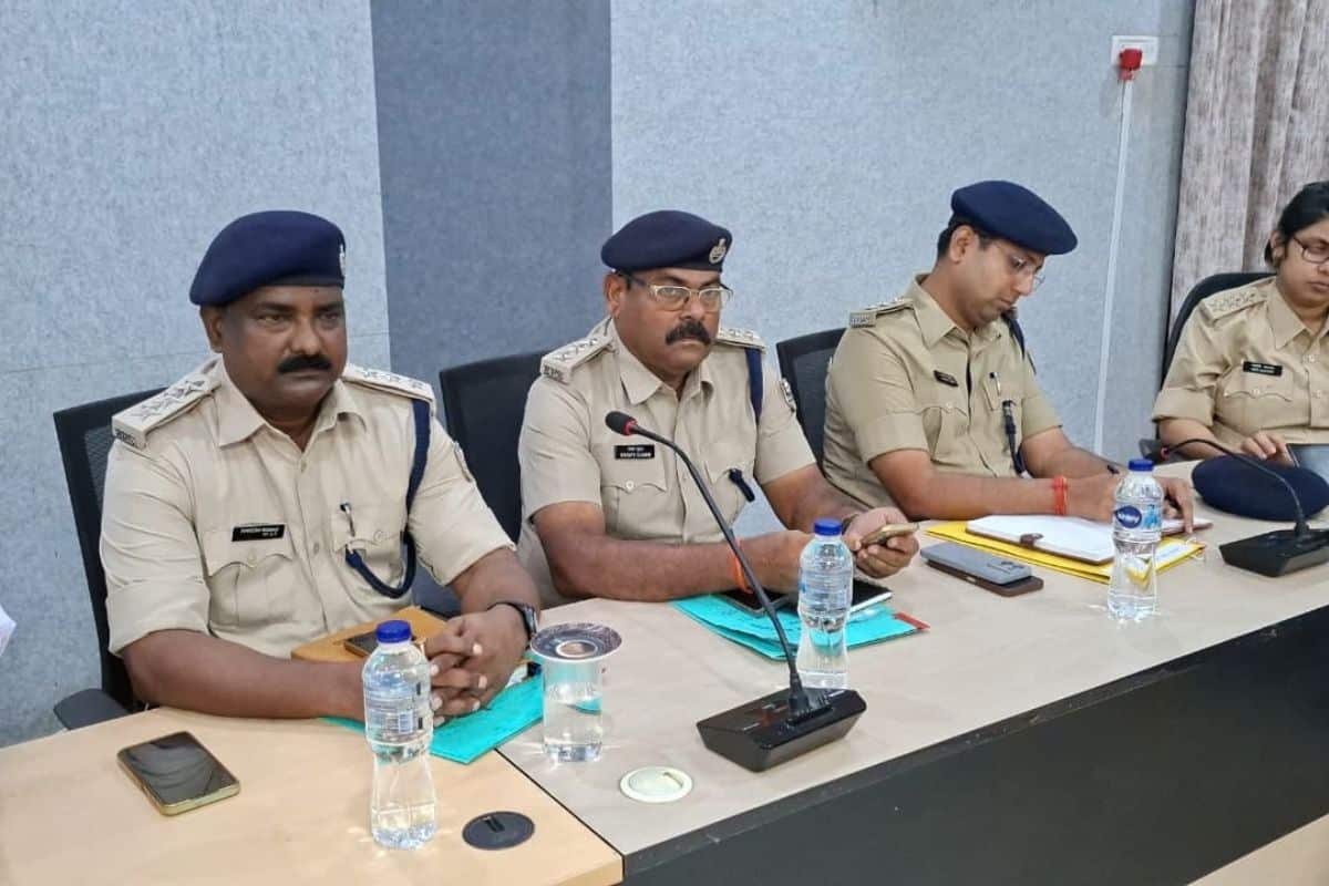 Bhagalpur : क्राइम मीटिंग में SSP के सख्त निर्देश, त्योहारों में DJ पर पूर्ण प्रतिबंध Bhagalpur crime meeting 1