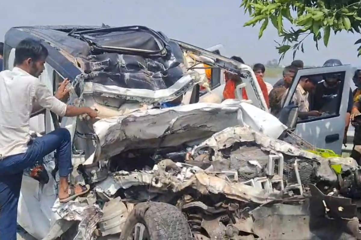 Bihar : मुंगेर-मिरजाचौकी फोरलेन पर खैरहिया के पास थार-ट्रक की सीधी भिड़ंत, 2 की मौत से मचा हड़कंप Bihar : मुंगेर-मिरजाचौकी फोरलेन पर खैरहिया के पास थार-ट्रक की सीधी भिड़ंत, 2 की मौत से मचा हड़कंप Road Accident 05