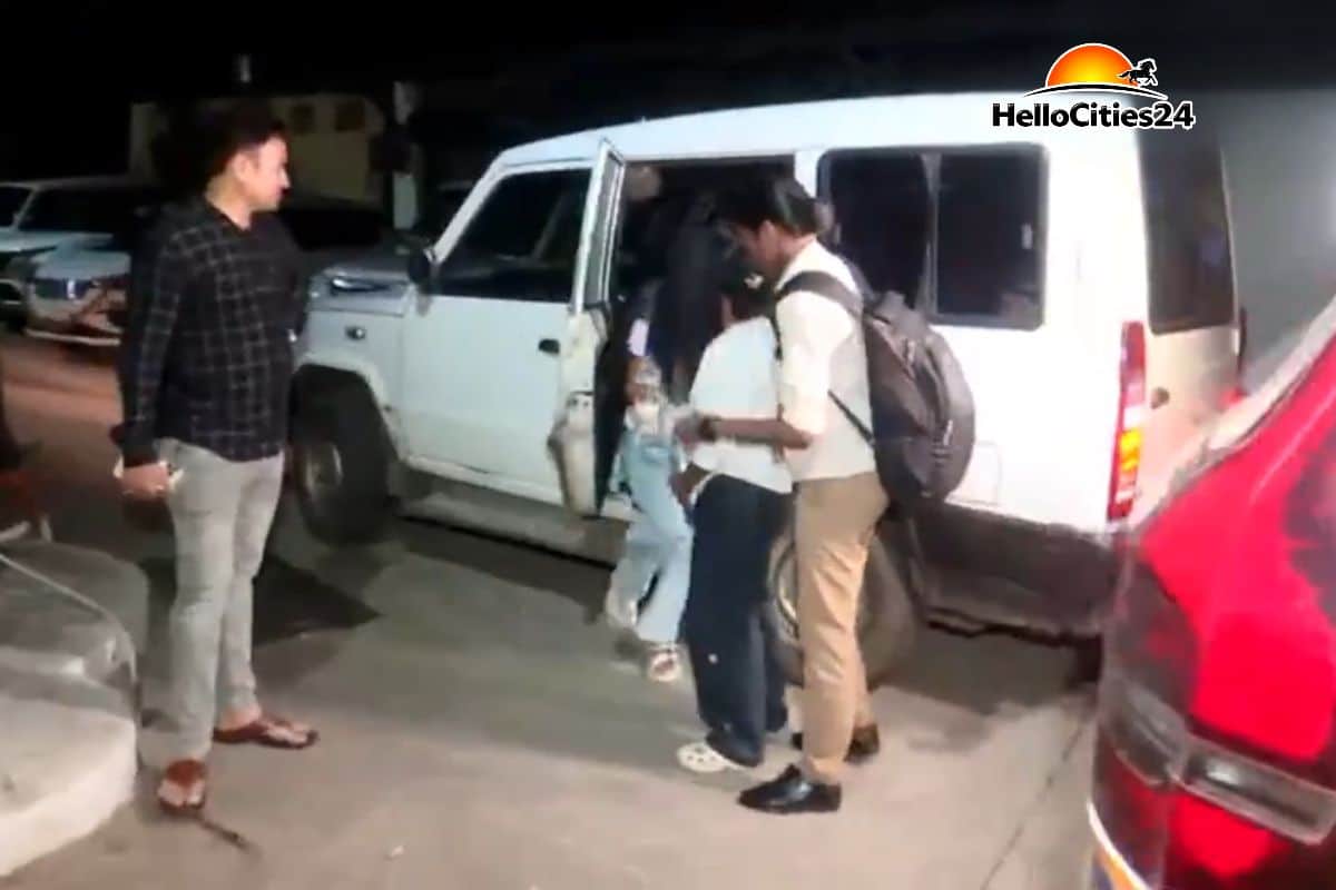 Watch Video : टाइगर श्रॉफ फायरिंग केस में 12 हजार रुपये का लालच, दो लड़कियों ने ट्रेन से मुंबई पहुंचाए हथियार Watch Video : टाइगर श्रॉफ फायरिंग केस में 12 हजार रुपये का लालच, दो लड़कियों ने ट्रेन से मुंबई पहुंचाए हथियार Tiger Shroff Firing Case 7